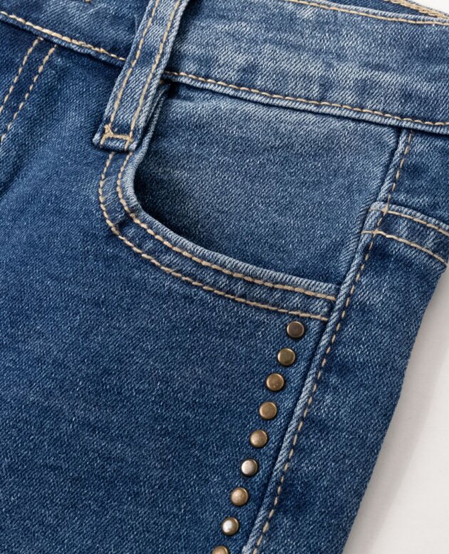 Vaquero tacks